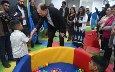 Inauguran la primera sala de estimulación para niñas y niños autistas en un conjunto social de Pudahuel
